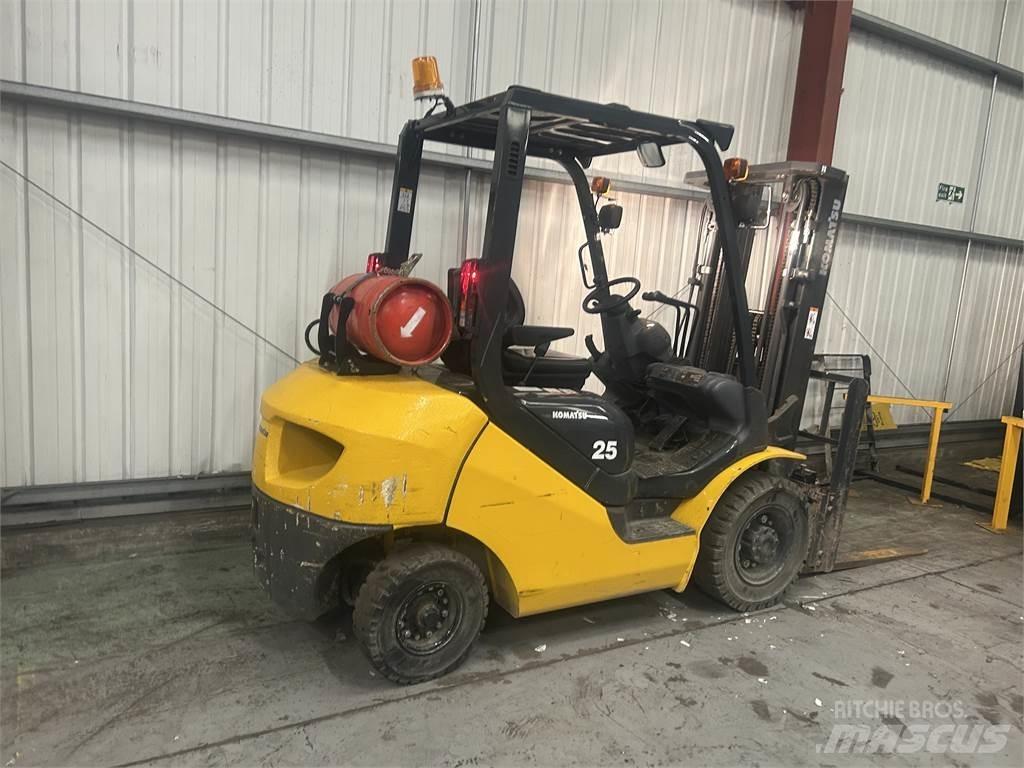 Komatsu FG25HT-17 液化石油氣LPG卡車