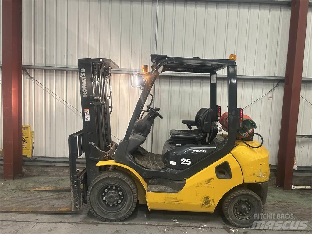 Komatsu FG25HT-17 液化石油氣LPG卡車
