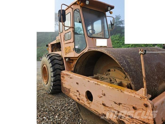 CAT CS 533 C 雙輪滾壓機