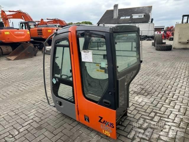 Hitachi Zaxis 駕駛室與內部