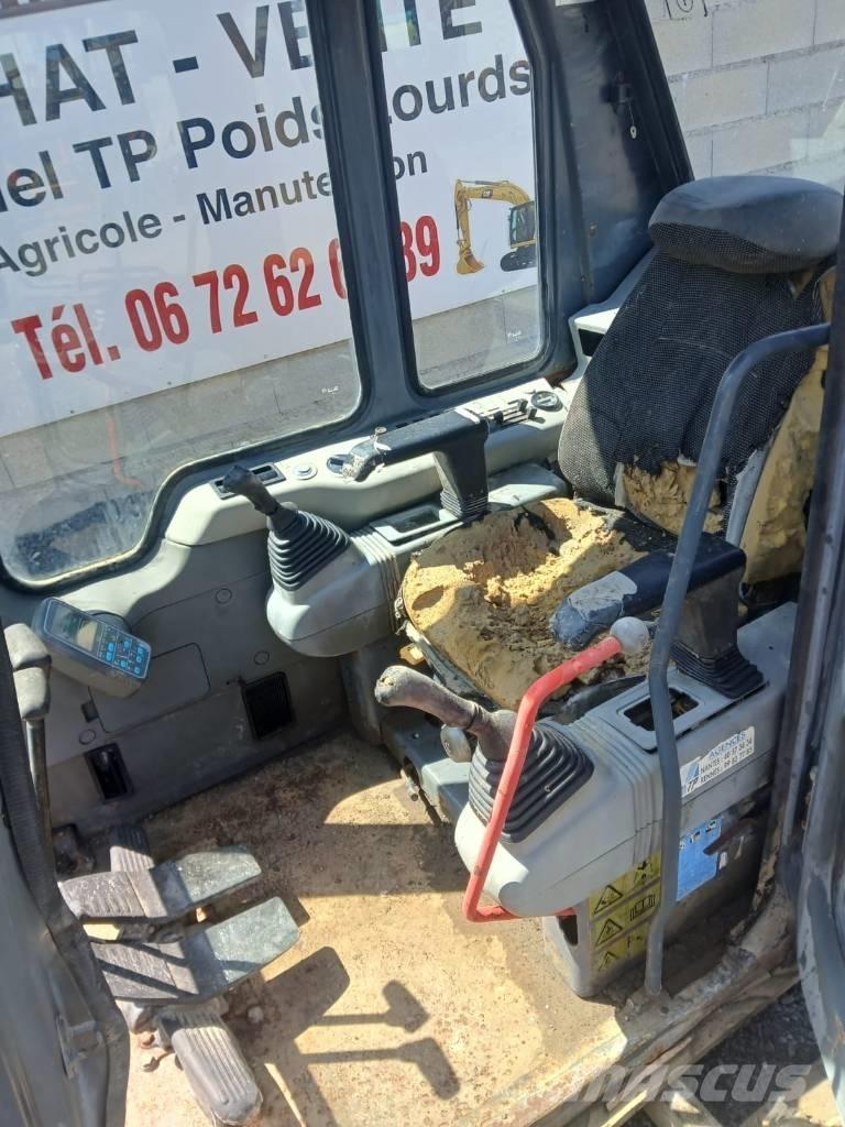 Komatsu PC 210 駕駛室與內部