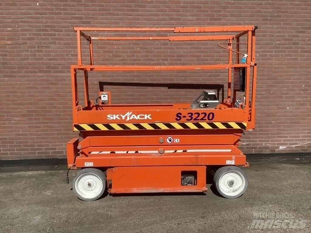SkyJack SJIII3220 剪式升降機