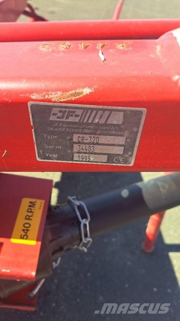 JF CR 320 耙與翻草機