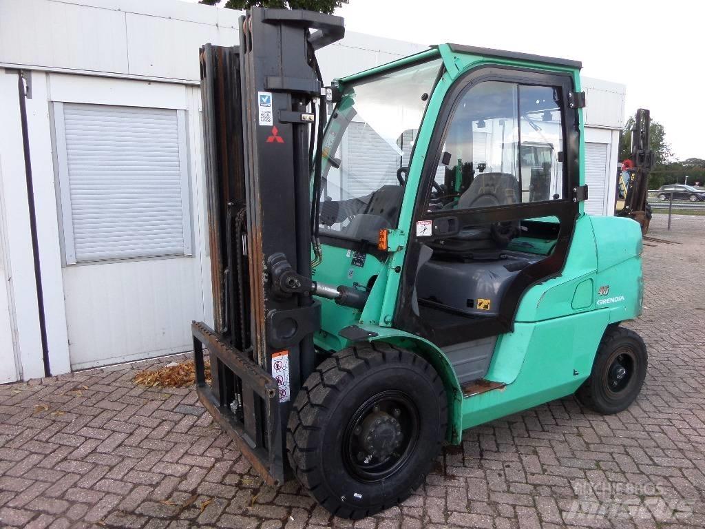 Mitsubishi FD45NT 柴油卡車
