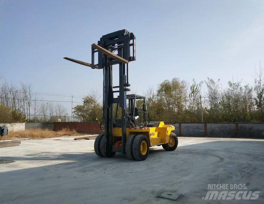 Komatsu FD 200 柴油卡車