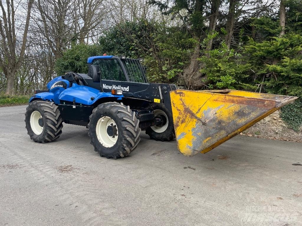 New Holland LM 435 A 農業用伸縮臂裝載機