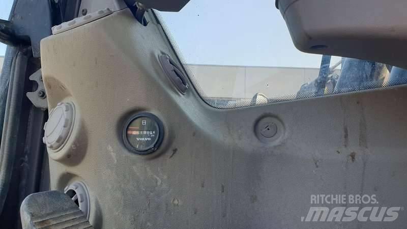 Volvo EW 210 C 旋轉式挖土機/掘鑿機/挖掘機