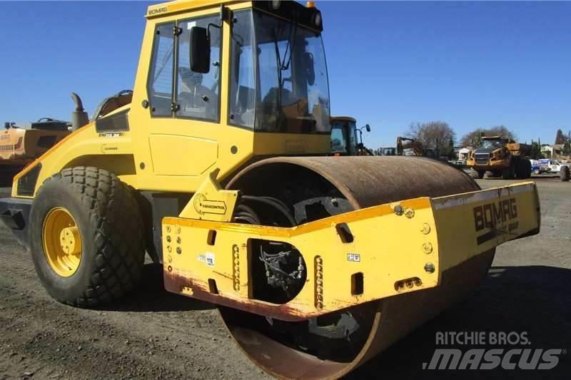 Bomag B213DH-4 複合式滾壓機