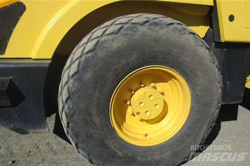 Bomag B213DH-4 複合式滾壓機