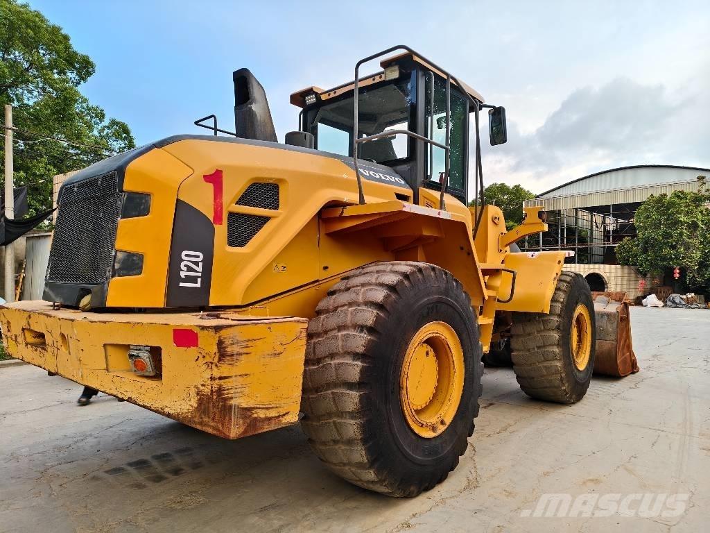 Volvo L 120 輪胎式裝載機