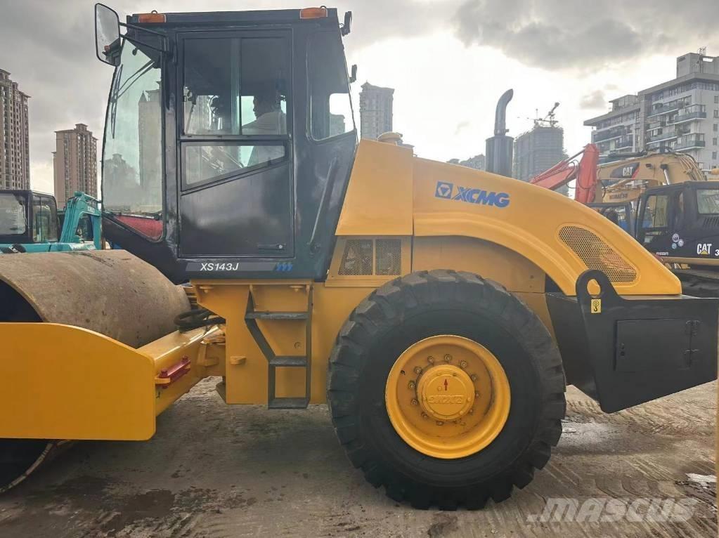 XCMG XS 143 單輪滾壓機