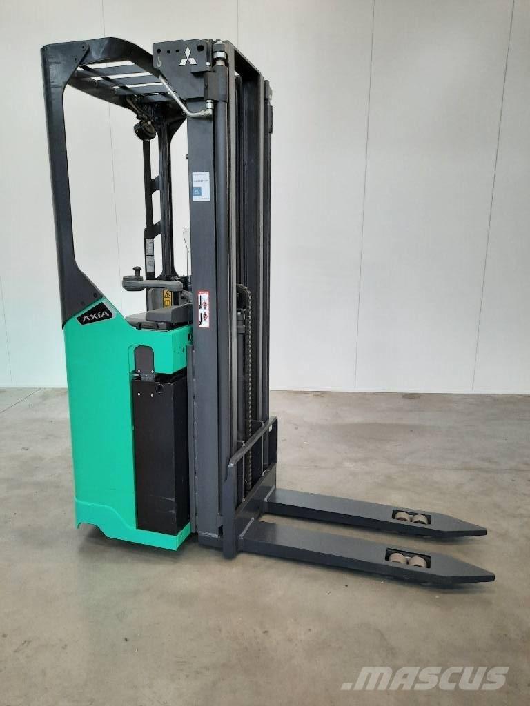 Mitsubishi SBR16N2 自走式堆積機