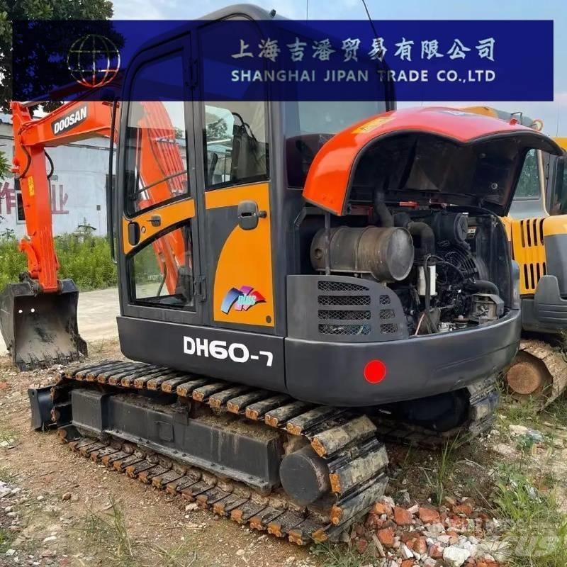 Doosan DH 60 小型挖土機/掘鑿機<7t(小型挖掘機)