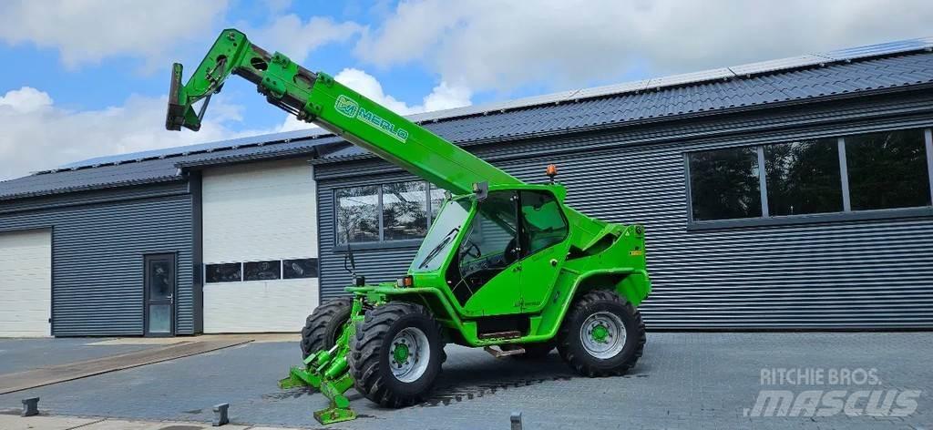 Merlo P40.14 伸縮臂操作車