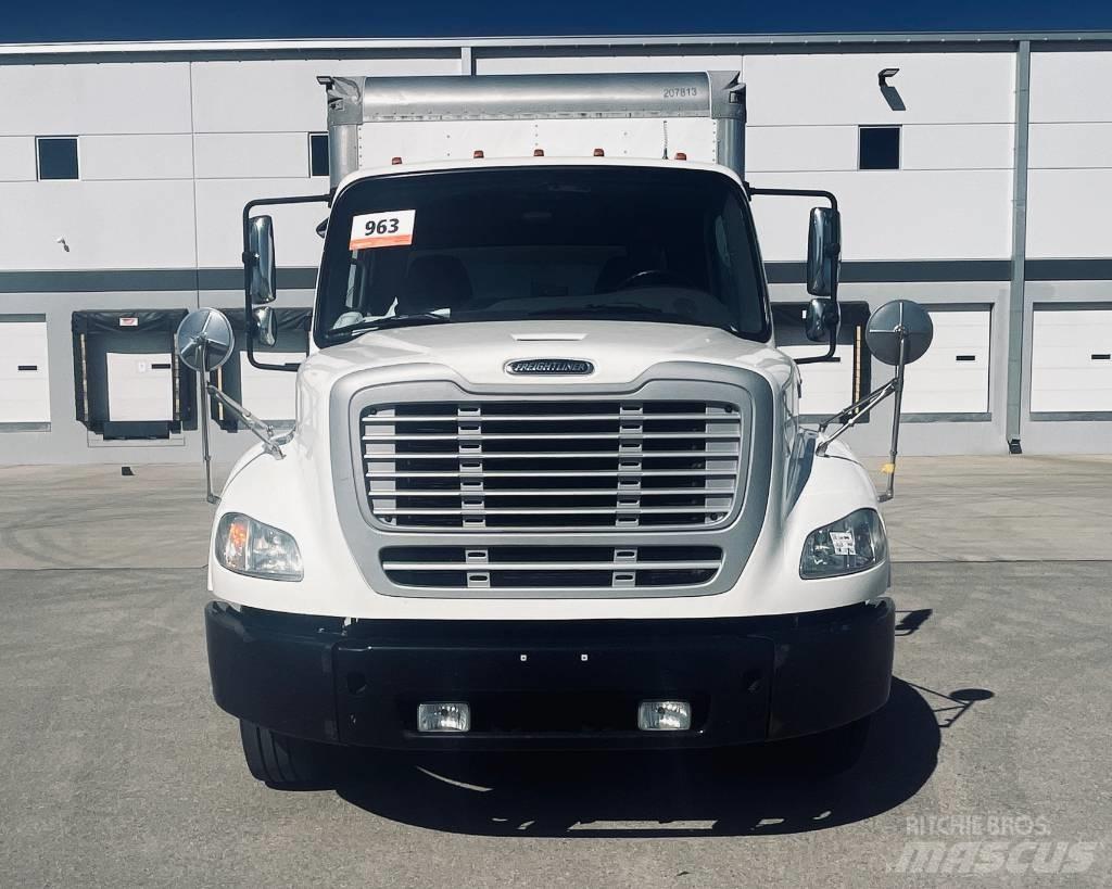 Freightliner M 106 貨箱式卡車