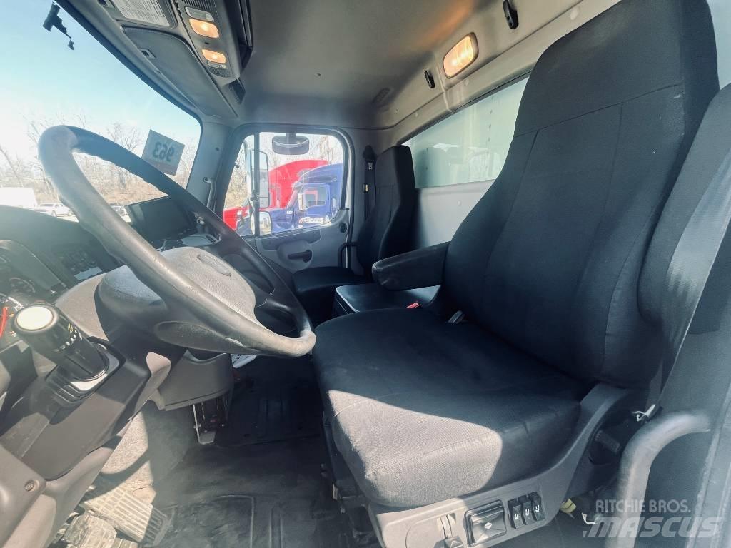 Freightliner M 106 貨箱式卡車