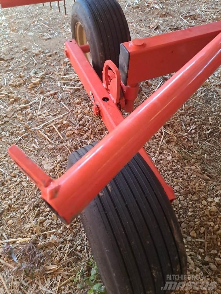 Kuhn GA4321 堆草機