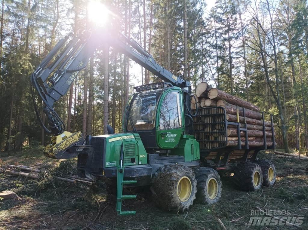 John Deere 810 E 集運機