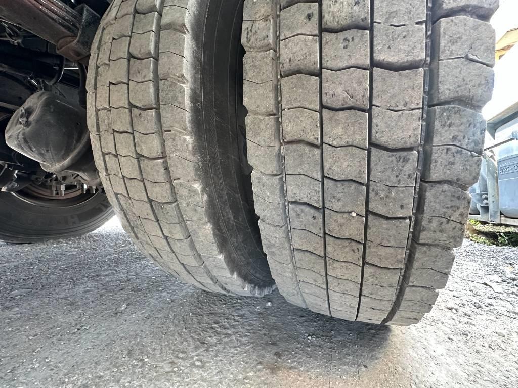 Freightliner M2 卡車裝載高空作業車