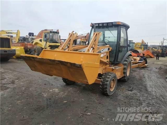 CASE 580M 滑移轉向裝載機