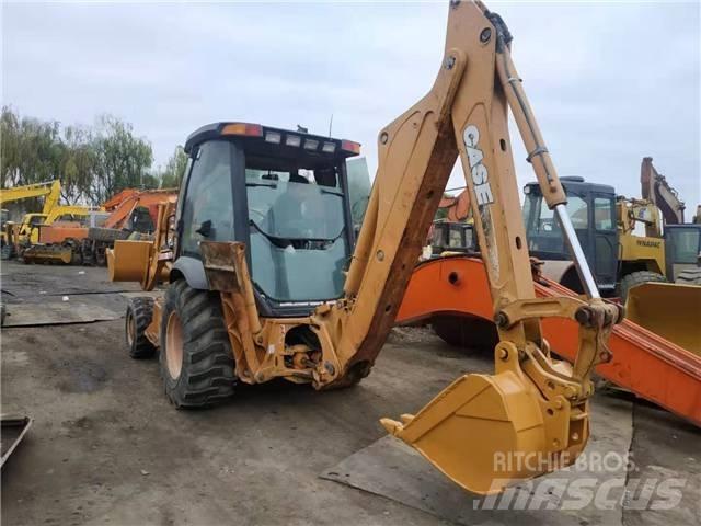 CASE 580M 滑移轉向裝載機