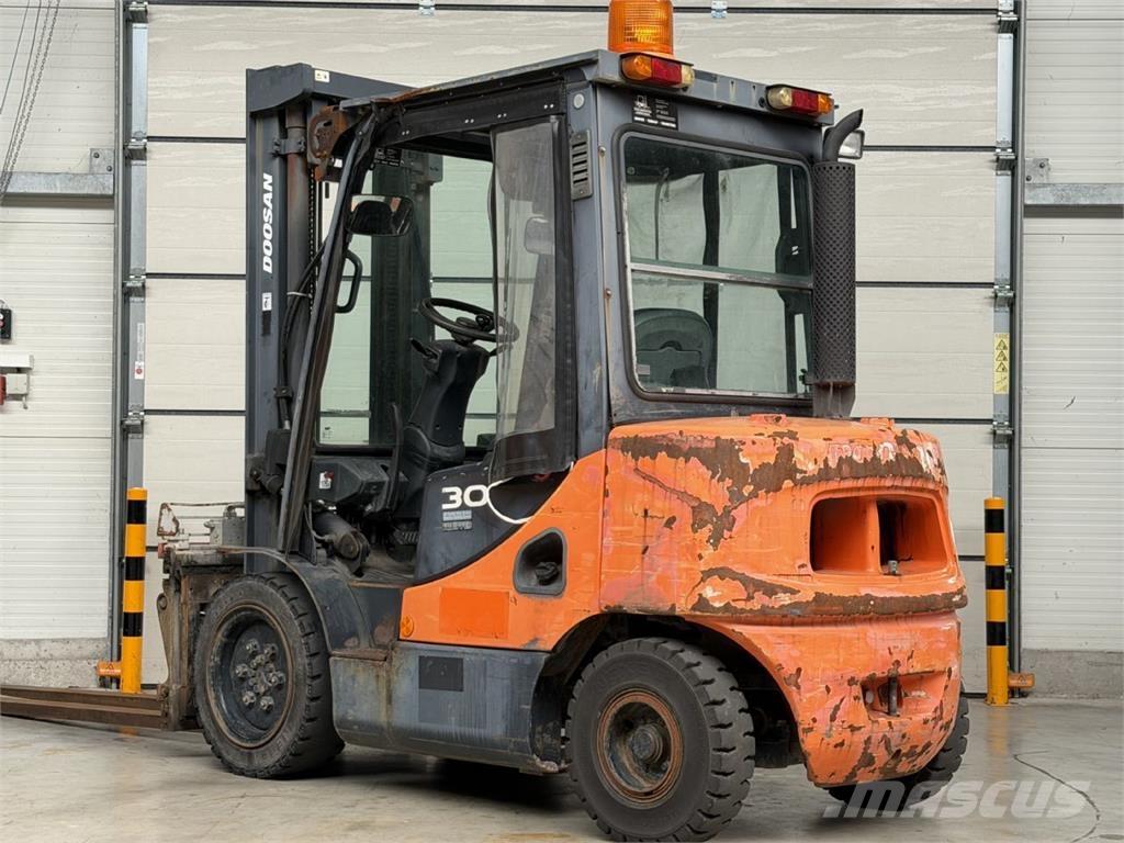 Doosan D30S-5 柴油卡車