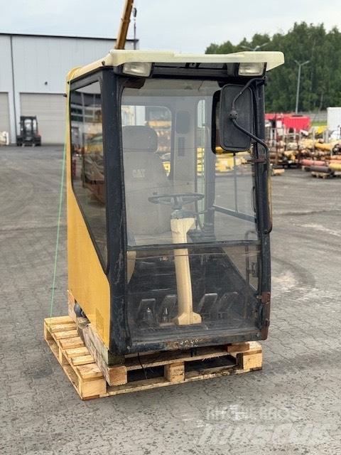 CAT M 320 USED CAB 駕駛室與內部