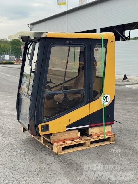 CAT M 320 USED CAB 駕駛室與內部