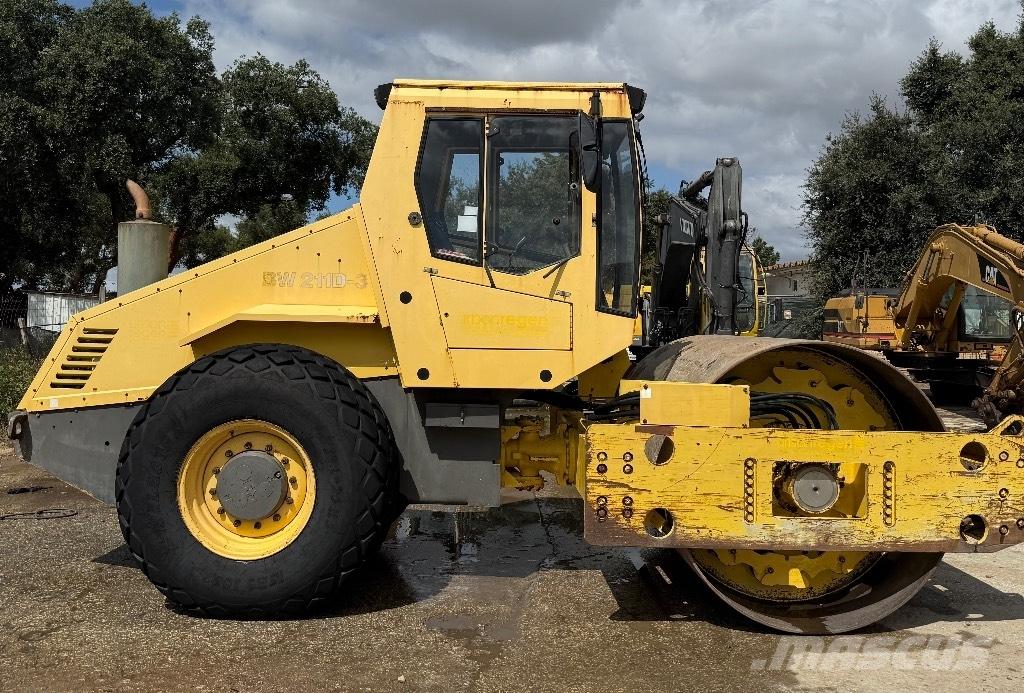 Bomag BW 211 D-3 雙輪滾壓機
