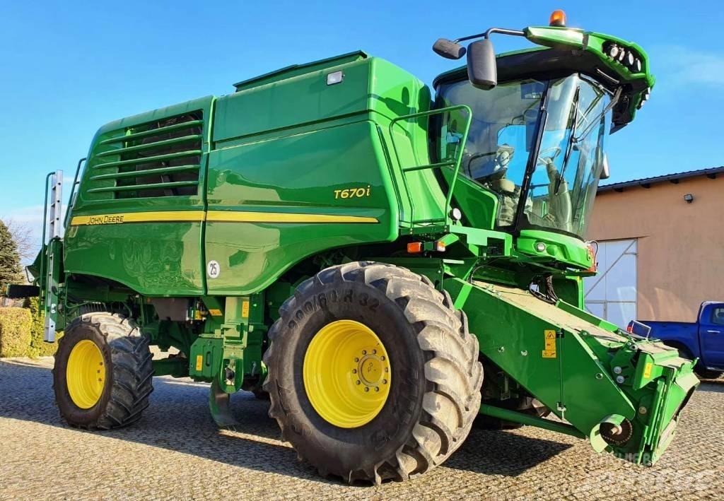 John Deere T670 聯合收穫機