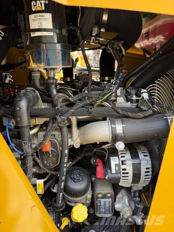 CAT 424 反鏟裝載機