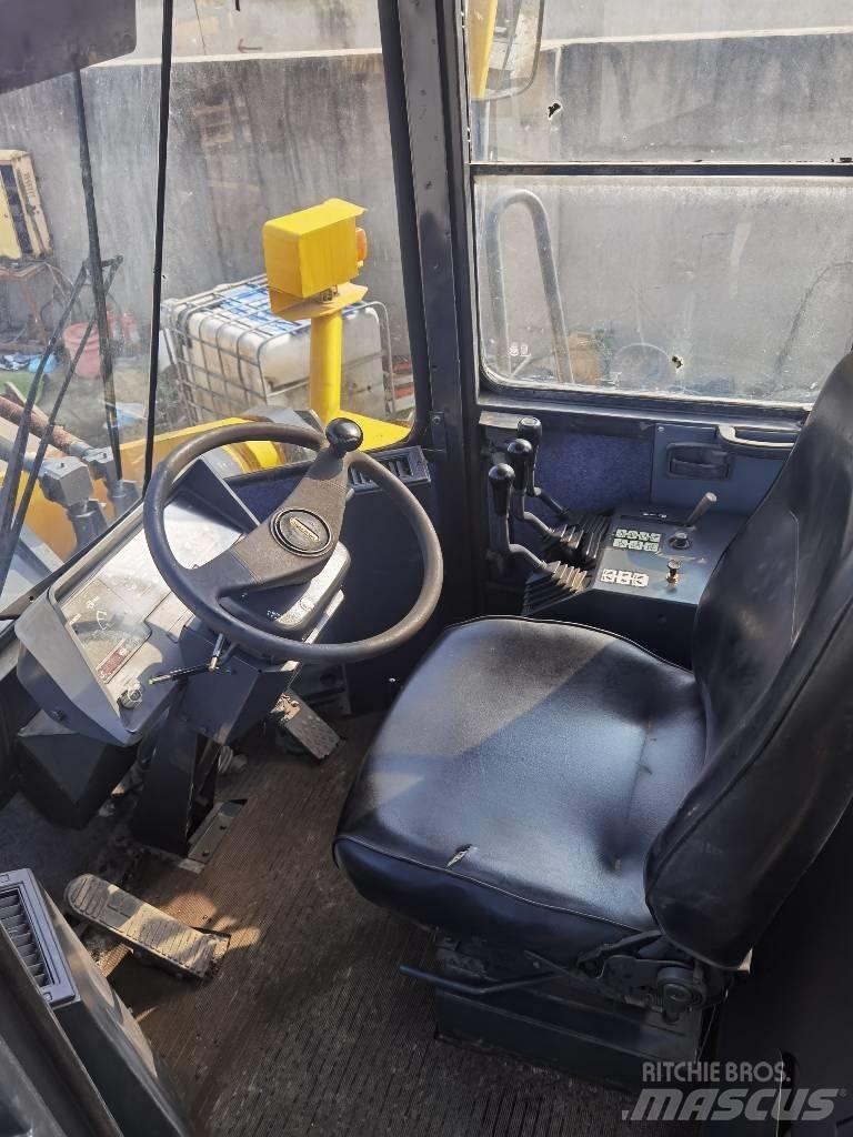 Komatsu WA 470 輪胎式裝載機
