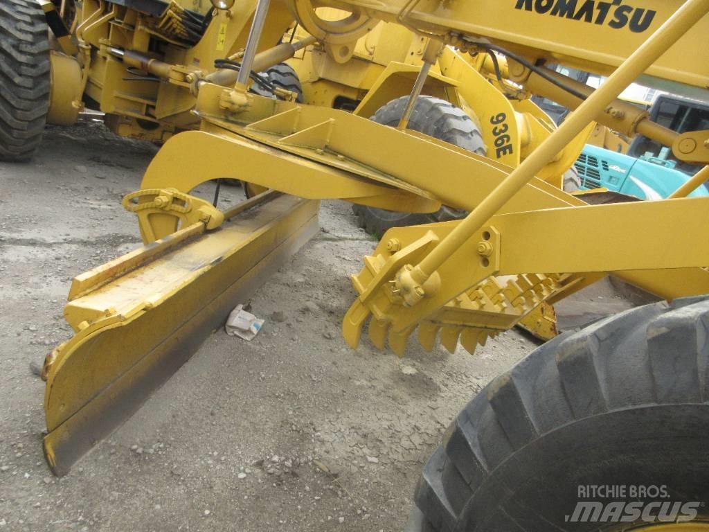 Komatsu GD 623 平土機