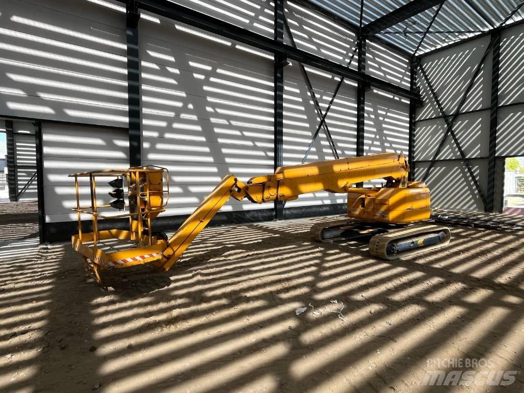 Hitachi HX140B 伸縮臂高空作業車