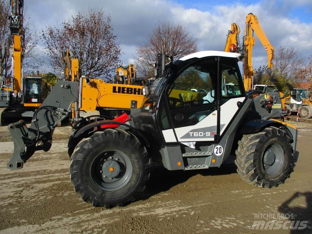 Liebherr T 60-9s 伸縮臂操作車