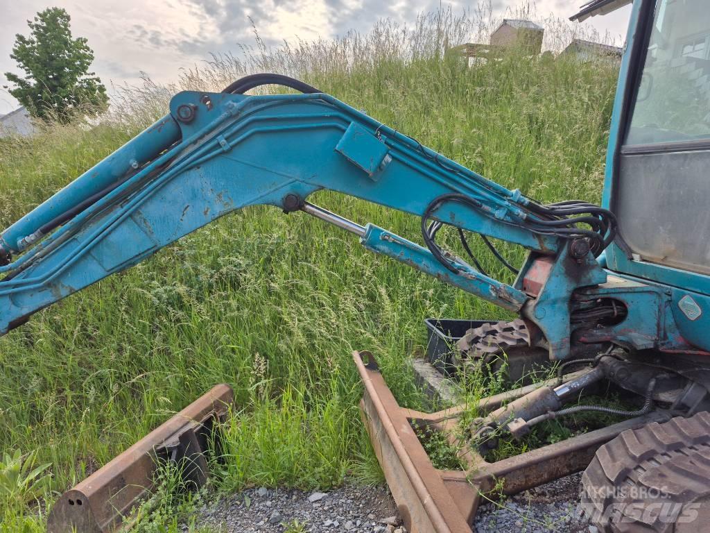Takeuchi TB 235 小型挖土機/掘鑿機<7t(小型挖掘機)