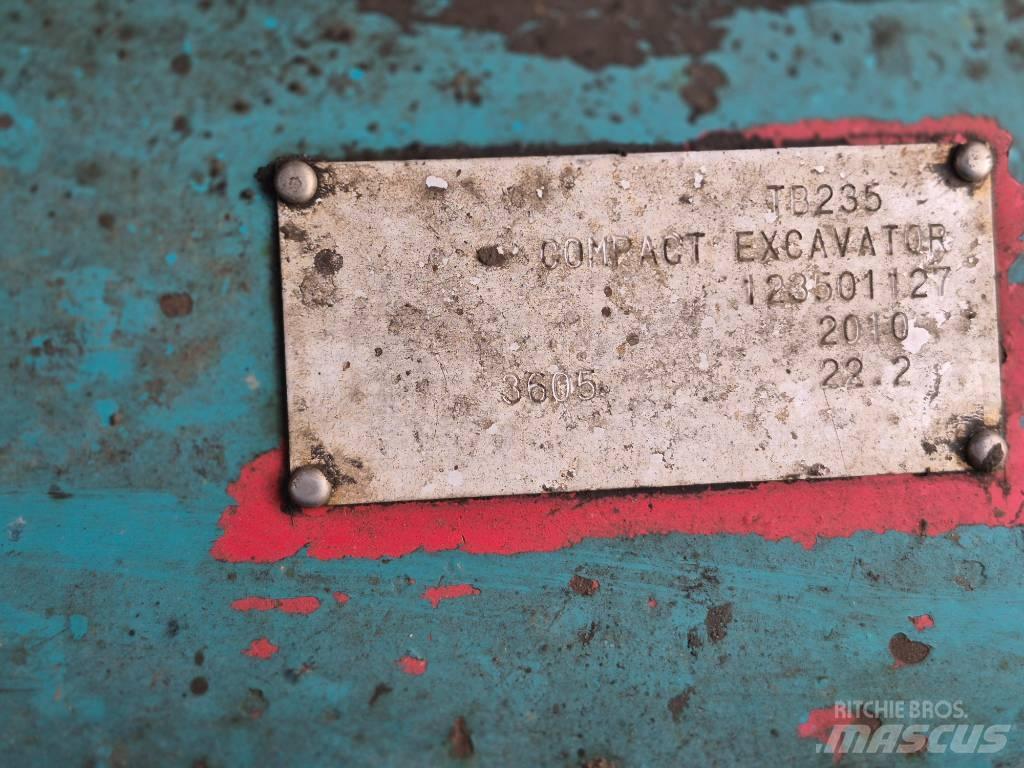 Takeuchi TB 235 小型挖土機/掘鑿機<7t(小型挖掘機)