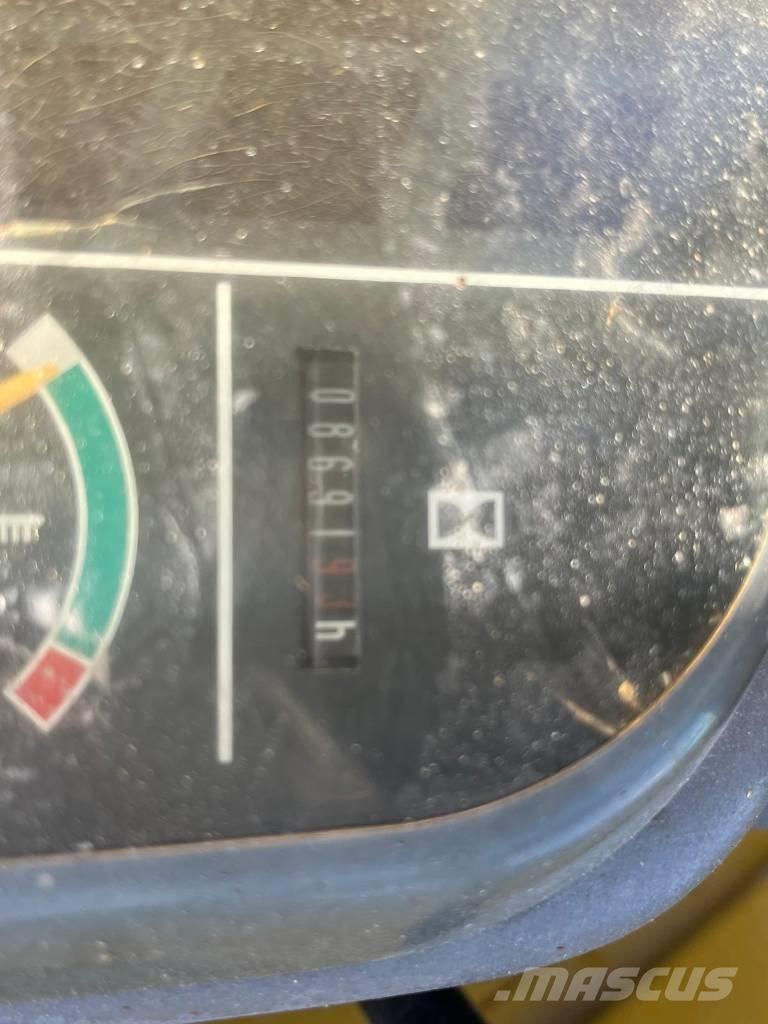 Komatsu PC 27 小型挖土機/掘鑿機<7t(小型挖掘機)