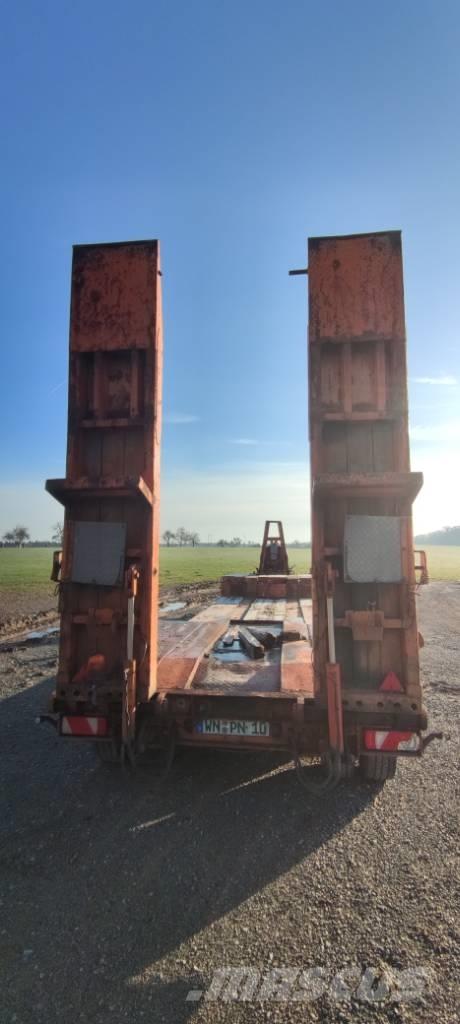 Fliegl DTS 240 低架裝載車