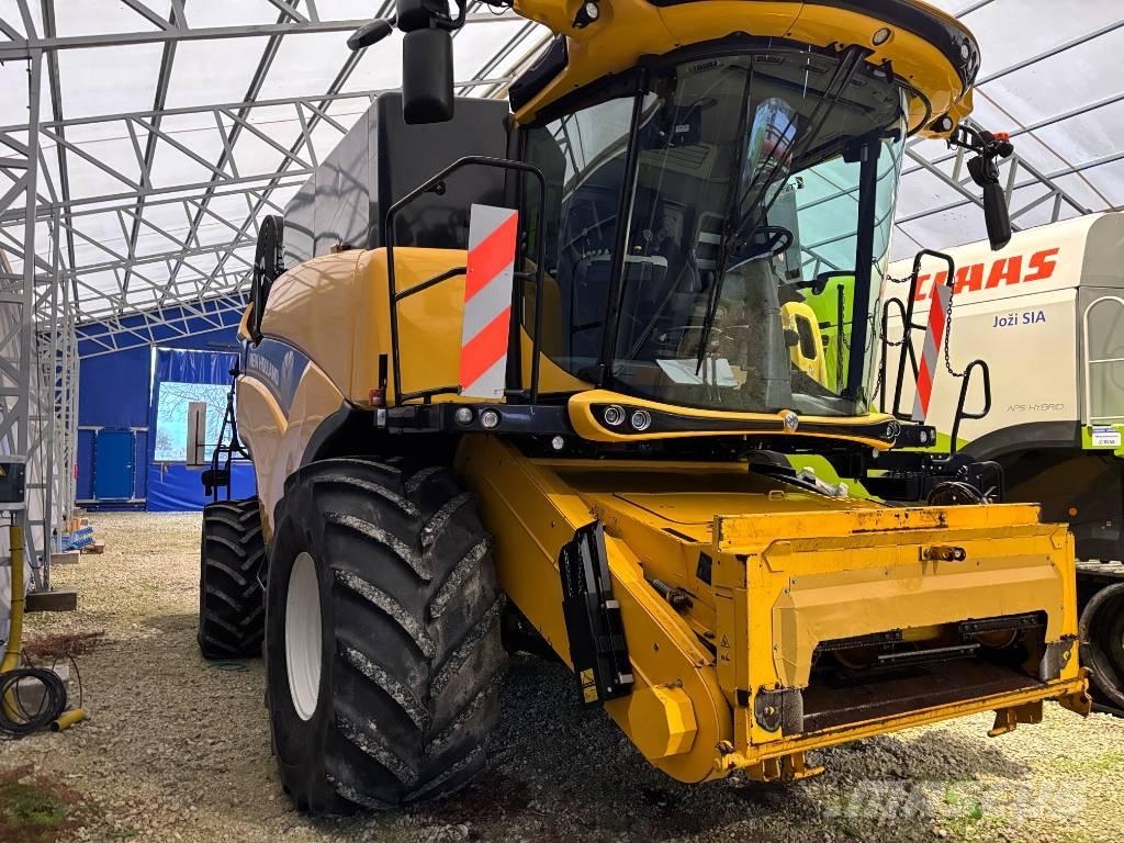 New Holland CX 8.90 聯合收穫機
