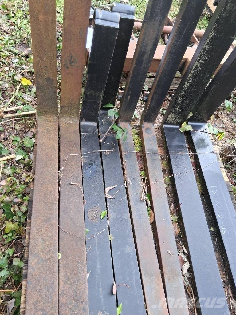 JCB Q FIT FORKS 其他裝載挖掘裝置和配件