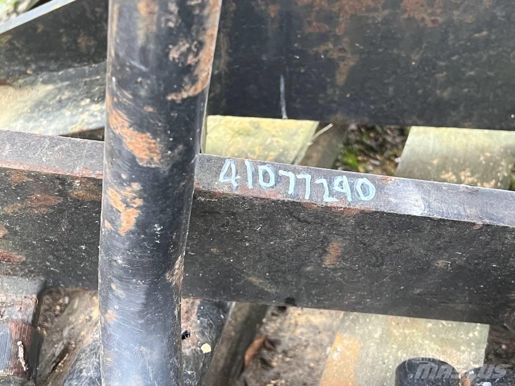 JCB Q FIT FORKS 其他裝載挖掘裝置和配件