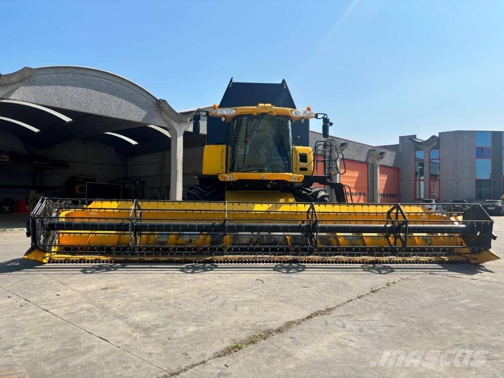New Holland CR 9090 聯合收穫機