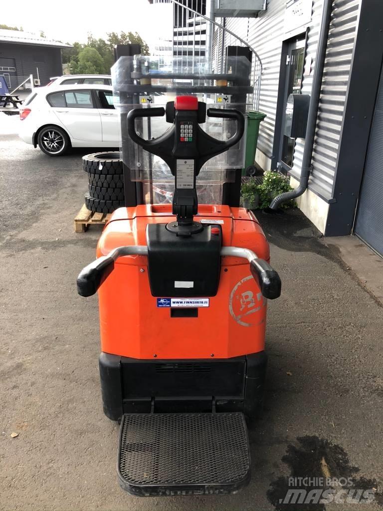 BT SPE 125 自走式堆積機