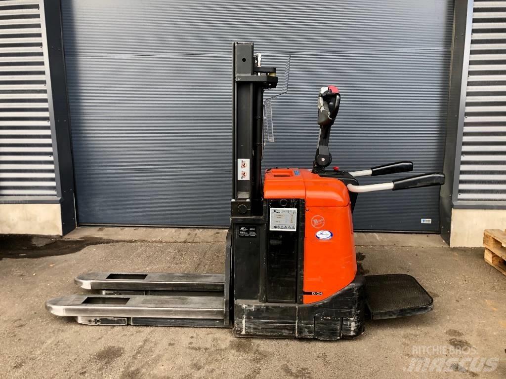 BT SPE 125 自走式堆積機
