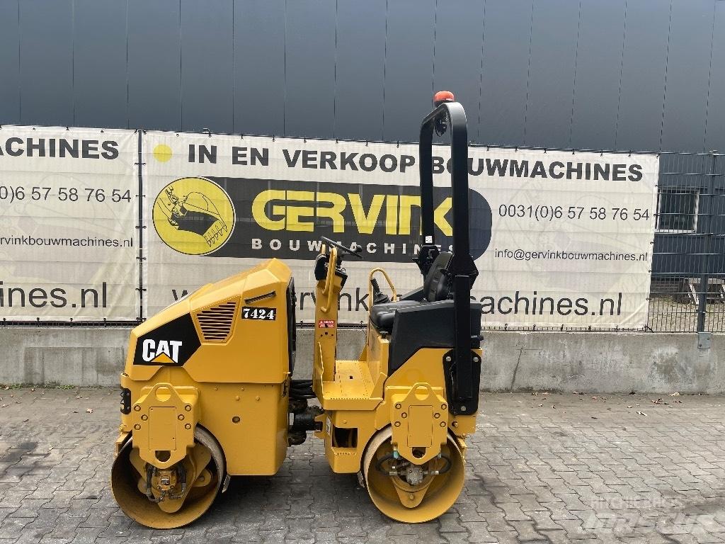 CAT CB 14 雙輪滾壓機
