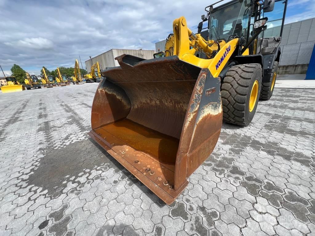 Komatsu WA320-7 輪胎式裝載機