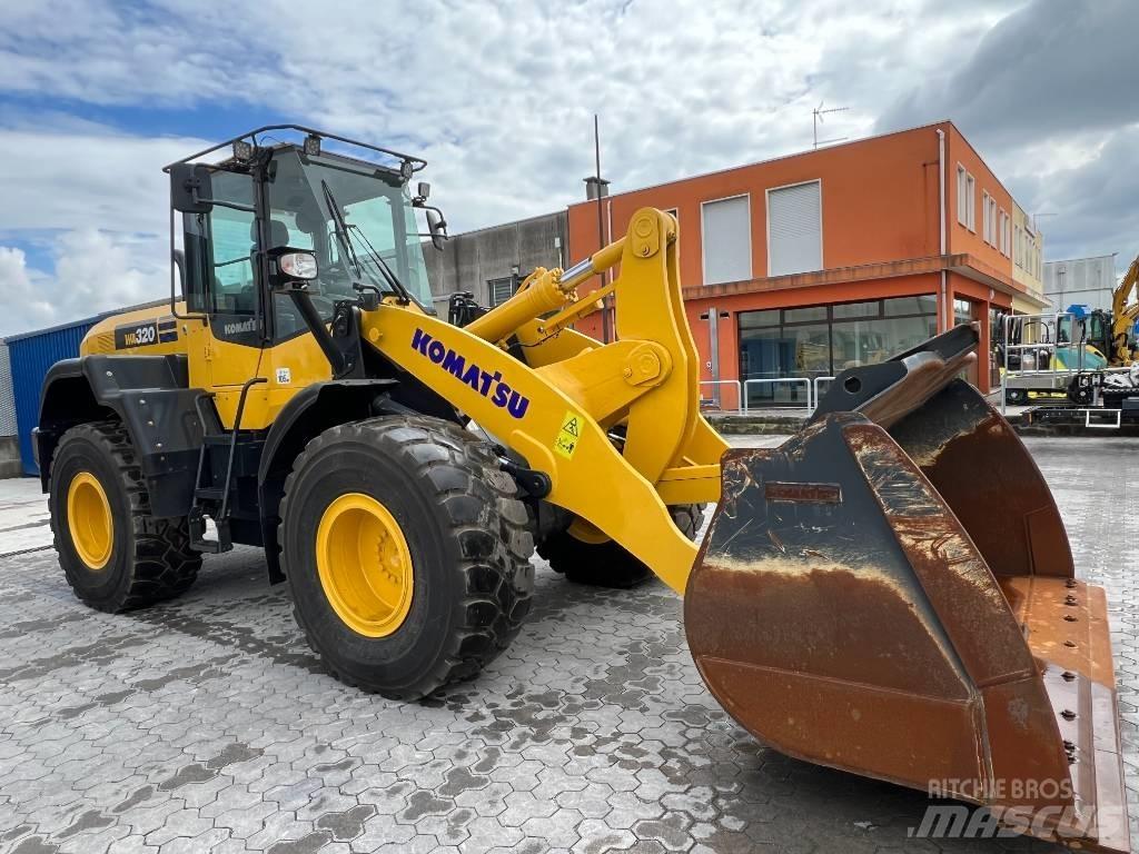 Komatsu WA320-7 輪胎式裝載機