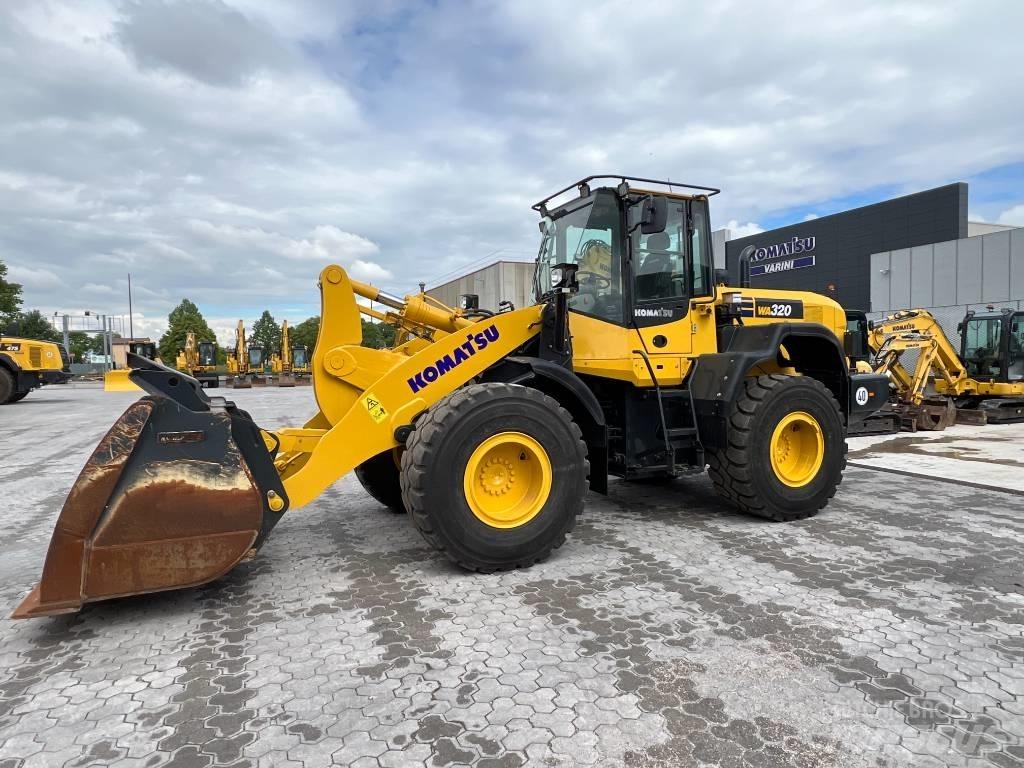 Komatsu WA320-7 輪胎式裝載機
