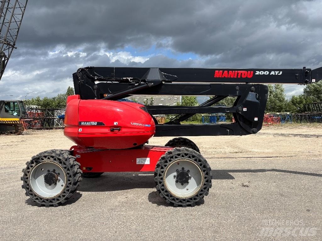 Manitou 200 ATJ 曲臂高空作業車